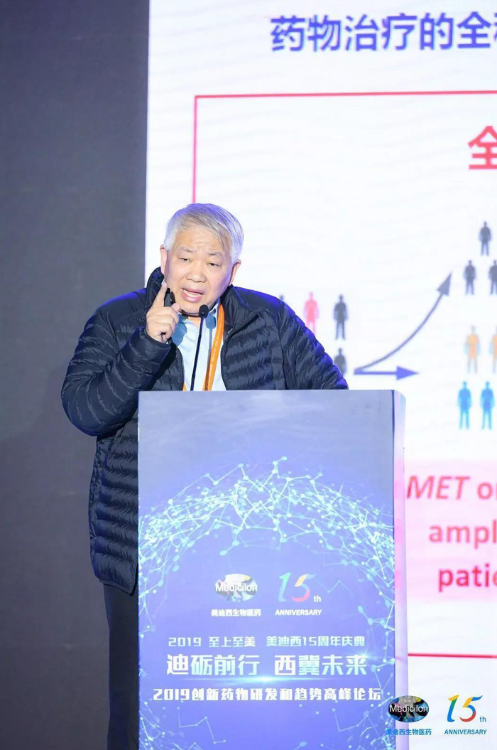 中國工程院院士、中國科學院大學藥學院院長丁健