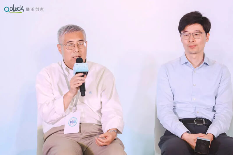 美迪西創(chuàng)始人&首席執(zhí)行官陳春麟（左一）.jpg